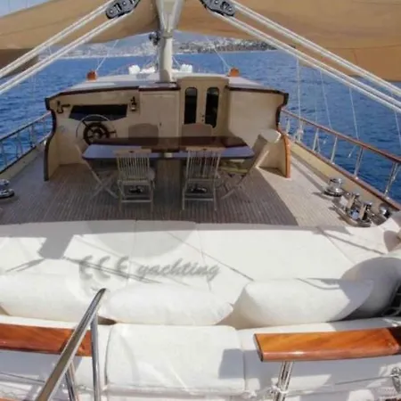Botel Dream Rent A Car *